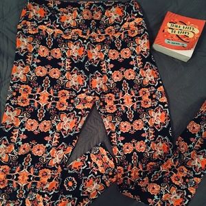 NWOT Lularoe OS floral leggings so soft!